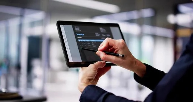 随着科技的飞速发展，移动办公已经成为现代职场人士的必备技能。在手机和电脑上协同工作的软件组合，能够实现无缝衔接，大大提高工作效率。在此，为您推荐3-5款优秀的协同工作软件组合，其中特别提及万联大智慧这款软件，并详细解释它们如何通过云同步满足移动办公的需求。